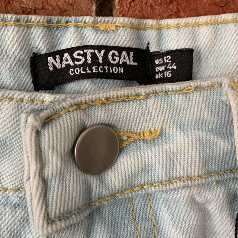 Nasty Gal Distressed Light Wash Slouchy Jeans - Picture 3 of 6